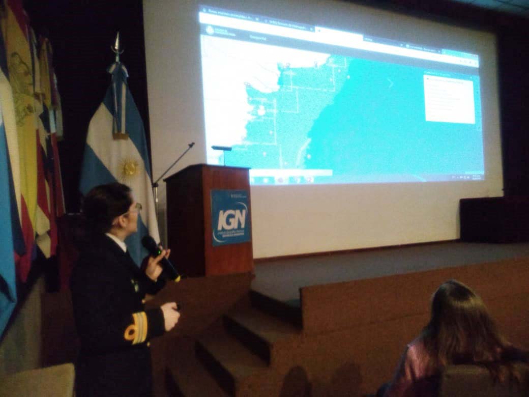 Foto 2: Presentación Institucional a cargo de la Sra. Capitán de Corbeta Rocío del Valle Borjas.