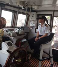 <em>El Director del Servicio de Hidrografía Naval CL (RE) Lic. Andrés R. Di Vincenzo toma juramento a la TF Di Carlo.</br> Foto gentileza Gaceta Digital.</br></em>